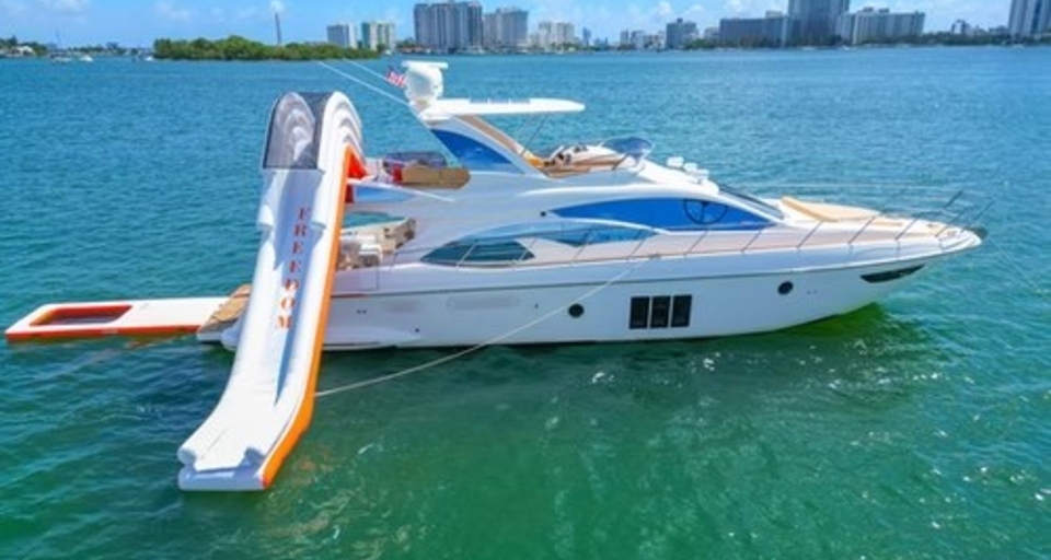 60’ UNIQ Azimut Yacht | White