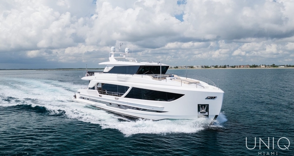 92' UNIQ HORIZON SKY LOUNGE Yacht