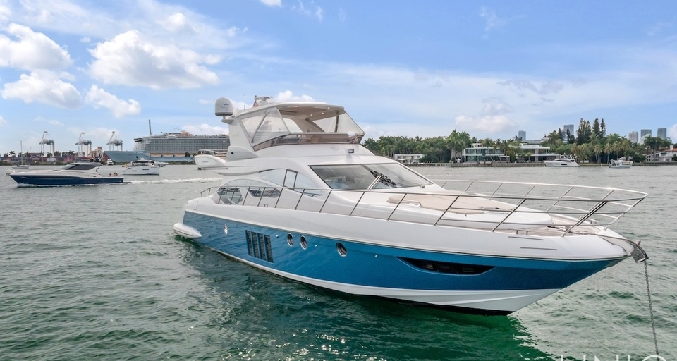 64’ UNIQ Aizmut Blue Fly Yacht