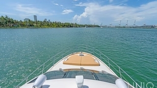 60’ UNIQ Azimut Yacht | White 60’ UNIQ Azimut Yacht | White