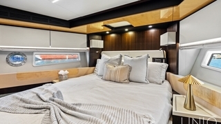 68' UNIQ Azimut Yacht