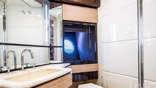 70’ UNIQ Azimut Yacht