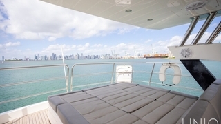 80’ UNIQ Sunseeker Yacht