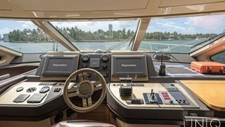 60’ UNIQ Azimut Yacht | White 60’ UNIQ Azimut Yacht | White