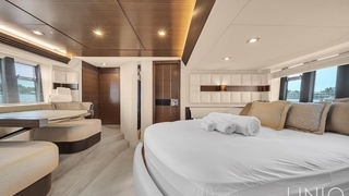 64’ UNIQ Aizmut Blue Fly Yacht