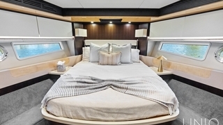 68' UNIQ Azimut Yacht