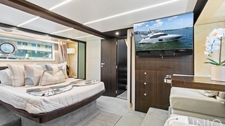 68' UNIQ Azimut Yacht