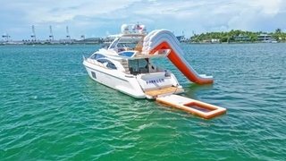 60’ UNIQ Azimut Yacht | White 60’ UNIQ Azimut Yacht | White