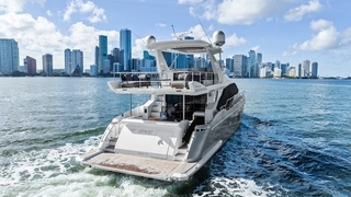 68' UNIQ Azimut Yacht