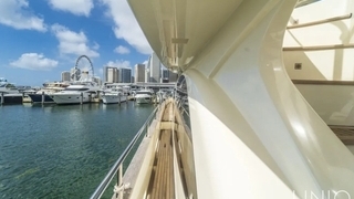 80’ UNIQ Azimut Yacht