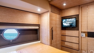 70’ UNIQ Azimut Yacht