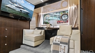 68' UNIQ Azimut Yacht