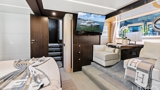 68' UNIQ Azimut Yacht