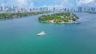 60’ UNIQ Azimut Yacht | White 60’ UNIQ Azimut Yacht | White