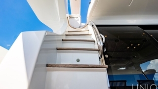 70’ UNIQ Azimut Yacht