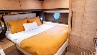 70’ UNIQ Azimut Yacht