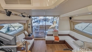 60’ UNIQ Azimut Yacht | White 60’ UNIQ Azimut Yacht | White
