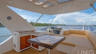 60’ UNIQ Azimut Yacht | White 60’ UNIQ Azimut Yacht | White