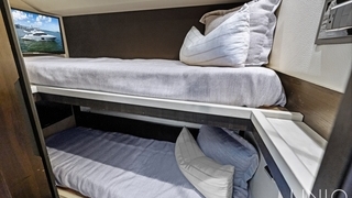 68' UNIQ Azimut Yacht