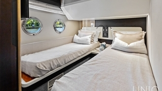 68' UNIQ Azimut Yacht