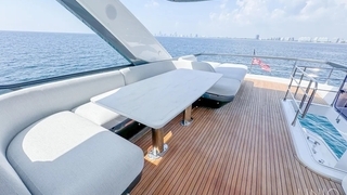 70' UNIQ Azimut Yacht Fly