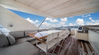 84' UNIQ Azimut Yacht