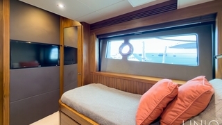 80’ UNIQ Sunseeker Yacht