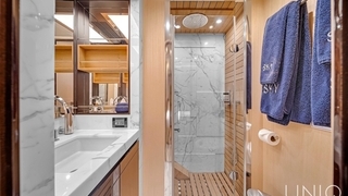 84' UNIQ Azimut Yacht