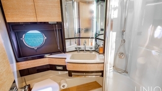 70’ UNIQ Azimut Yacht