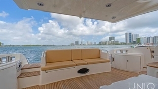 60’ UNIQ Azimut Yacht | White 60’ UNIQ Azimut Yacht | White