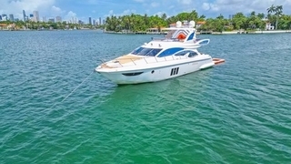 60’ UNIQ Azimut Yacht | White 60’ UNIQ Azimut Yacht | White