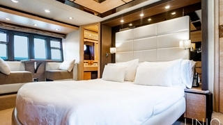 70’ UNIQ Azimut Yacht