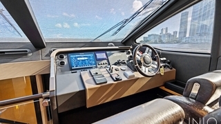 68' UNIQ Azimut Yacht