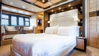 70’ UNIQ Azimut Yacht