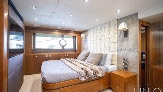 80’ UNIQ Sunseeker Yacht