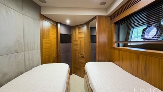 80’ UNIQ Sunseeker Yacht