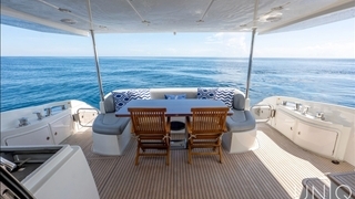 70’ UNIQ Azimut Yacht