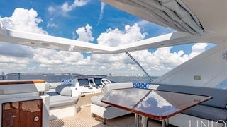 70’ UNIQ Azimut Yacht