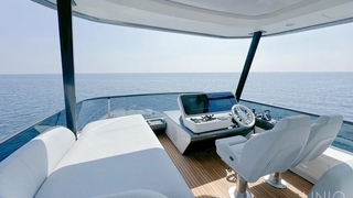 70' UNIQ Azimut Yacht Fly