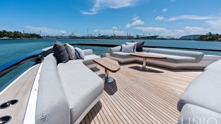 94' UNIQ Azimut S10 Yacht