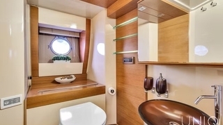 60’ UNIQ Azimut Yacht | White 60’ UNIQ Azimut Yacht | White