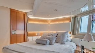 60’ UNIQ Azimut Yacht | White 60’ UNIQ Azimut Yacht | White
