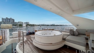 84' UNIQ Azimut Yacht